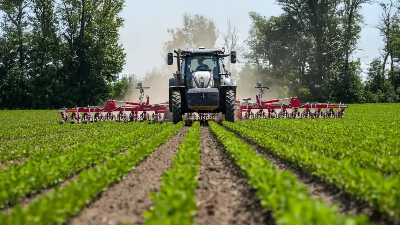 Einböck esitleb 12-meetrist XXL vaheltharimiskultivaatorit uue, topelt-kokkuklapitava raamiga