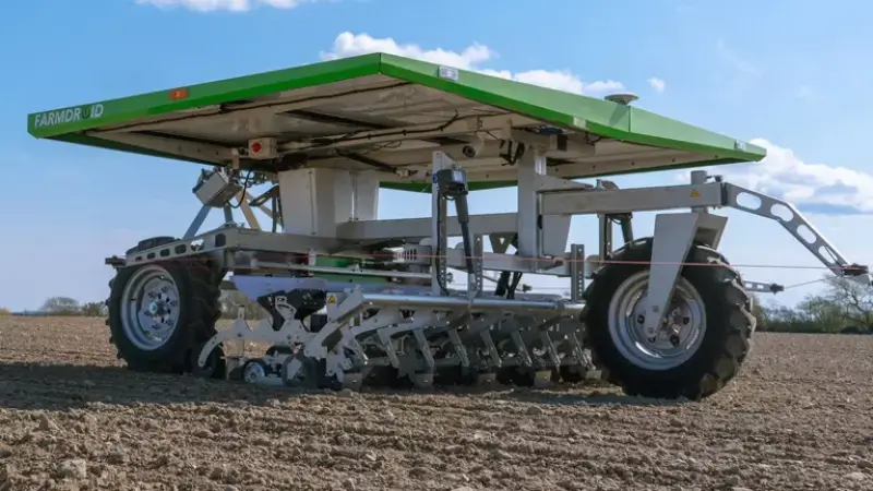 FarmDroid põllurobotid jaksavad külvata suuremaid seemneid