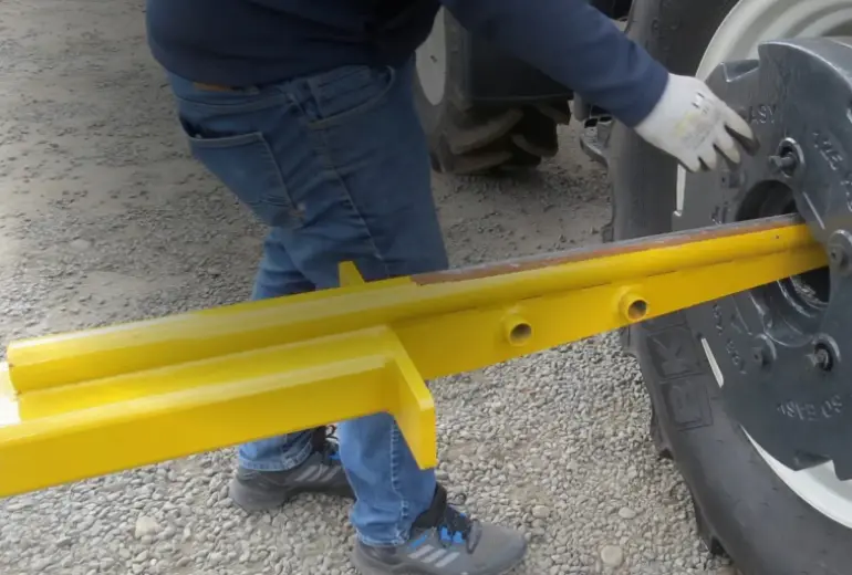 Uus kaitseraudade ja raskuste valik traktoritele Quickelt