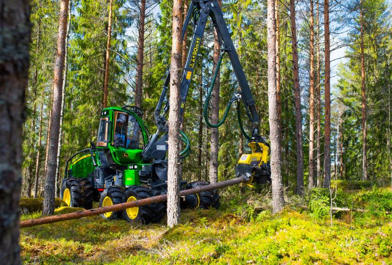 John Deere intelligentne poomi juhtimine on nüüd saadaval ka 1070G harvesteridel