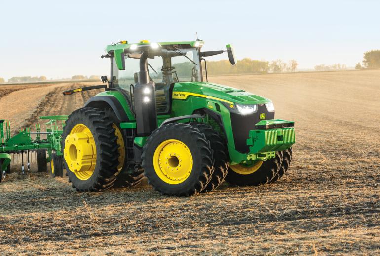 John Deere esitles autonoomset traktorit