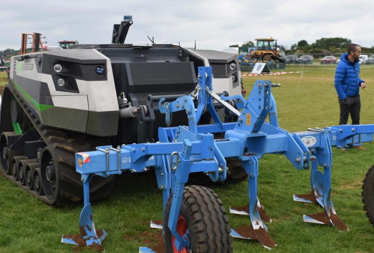 Põllurobot AgBot debüteeris Suurbritannias