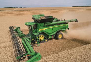 John Deere X-seeria lipulaev saab 700 hj mootori