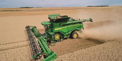 John Deere X-seeria lipulaev saab 700 hj mootori