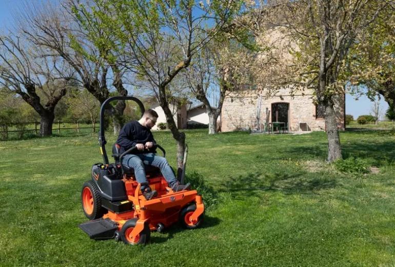 Kubota tutvustab nullpöördega niidukit Z2-481