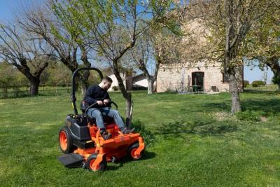 Kubota tutvustab nullpöördega niidukit Z2-481