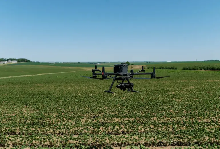John Deere ostis Sentera