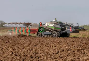 Põllurobot püstitas Kvernelandi adraga uue künnirekordi