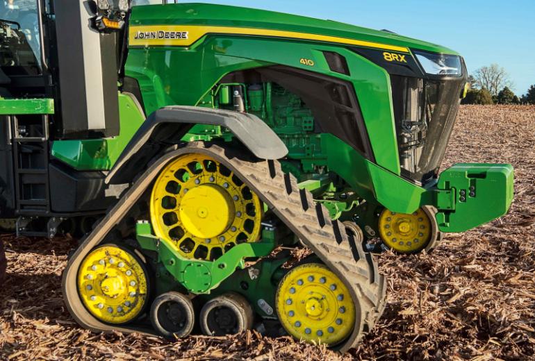 John Deere esitleb uut 8R seeriat, uuendatud 6M ja 6R sarju ja uusi esilaadureid