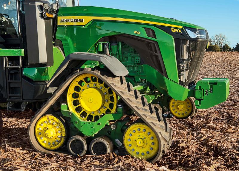 John Deere esitleb uut 8R seeriat, uuendatud 6M ja 6R sarju ja uusi esilaadureid