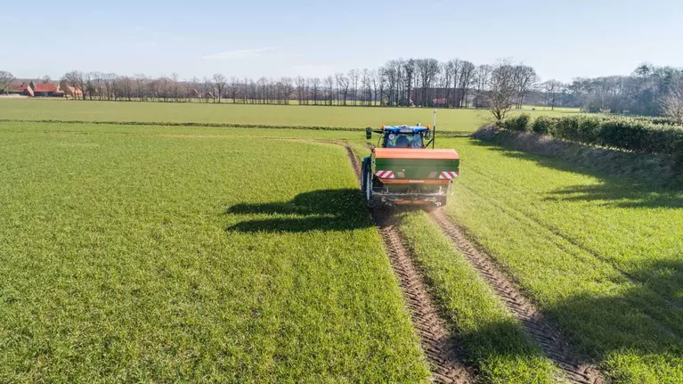 Amazone esitleb uut põlluservade väetamise süsteemi
