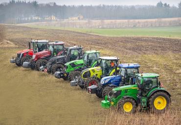 Kolmesaja hobujõu klassi võrdlus. Claas, Deutz-Fahr, John Deere, Massey Ferguson, McCormick, New Holland, Valtra: I osa