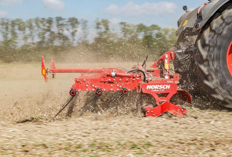 Põhuäkkega nugarulläke Horsch Cultro 5 TC: keeristorm – ja väga kiire