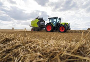 Kompaktne võimsus: CLAAS tutvustab uusi AXOS 3 traktoreid mitmesugusteks farmitöödeks