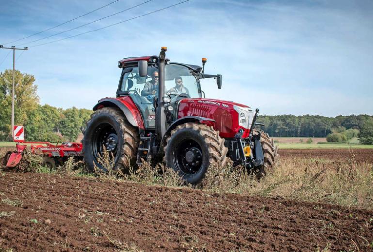 McCormick X6.414 P6 Drive: suur 4-silindriline ja omaloodud käigukast