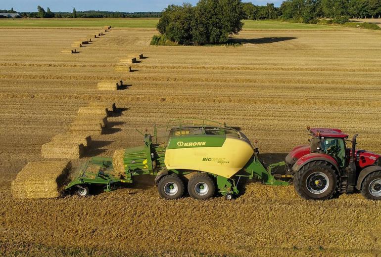 BaleCollect asetab suured heinapakid automaatselt põllule