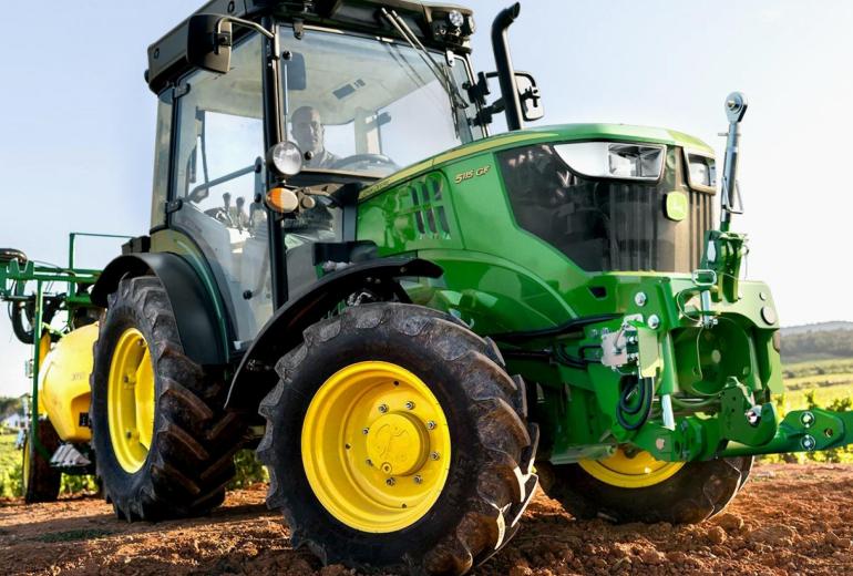 John Deere 5G eriseeria sai uue lipulaeva