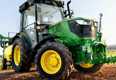 John Deere 5G eriseeria sai uue lipulaeva