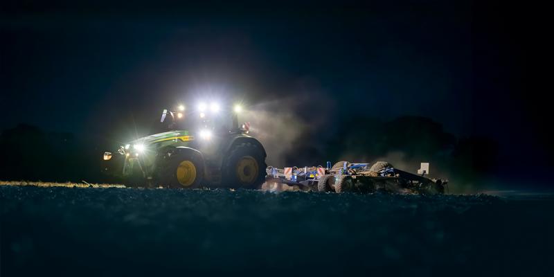 John Deere 8R 410 eAP: teenäitaja