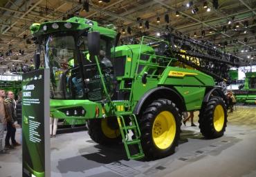 John Deere esitleb uusi kompaktseid pritse