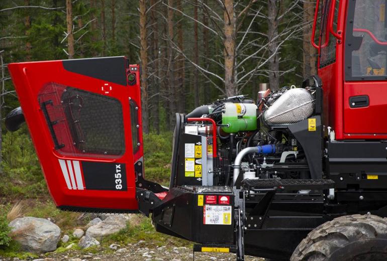 Kõigil Komatsu forvarderitel on nüüd V astme mootorid