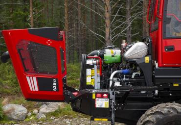 Kõigil Komatsu forvarderitel on nüüd V astme mootorid