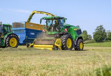 Liikurhekseldi John Deere F8 600: uued tuuled turul