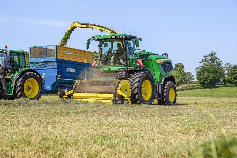 Liikurhekseldi John Deere F8 600: uued tuuled turul