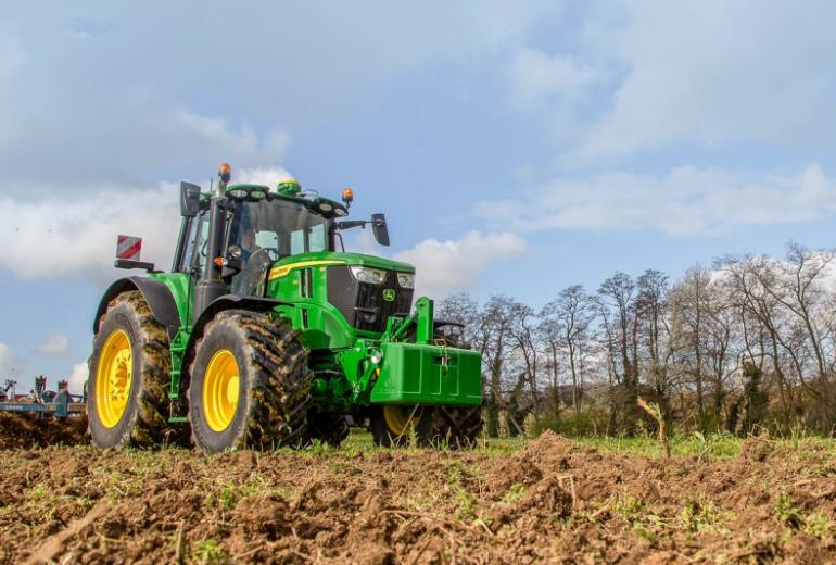 •	John Deere 6M 220 e19 käigukastiga | Käiguvahetus väärib aplausi