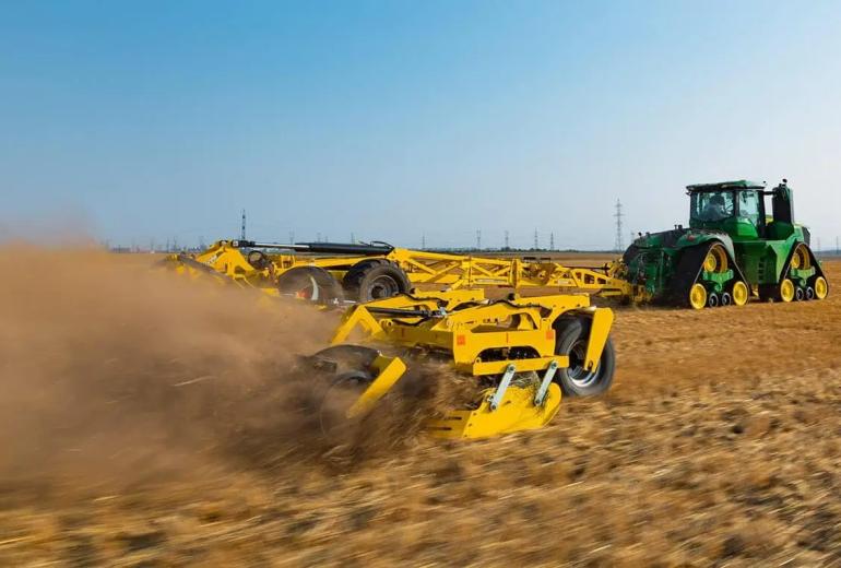 John Deere’i traktor ja Bednari kultivaator püstitasid uue rekordi