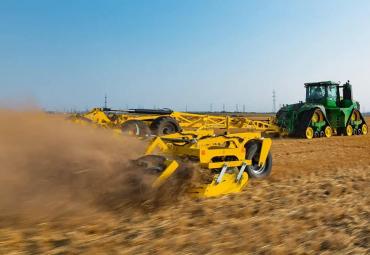 John Deere’i traktor ja Bednari kultivaator püstitasid uue rekordi