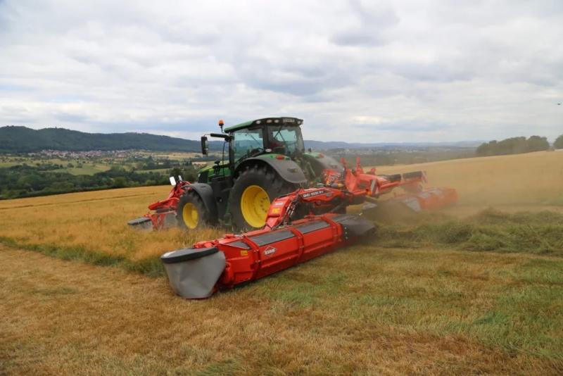Kuhn esitles uudistoodangut: maailma kõige laiem niiduk